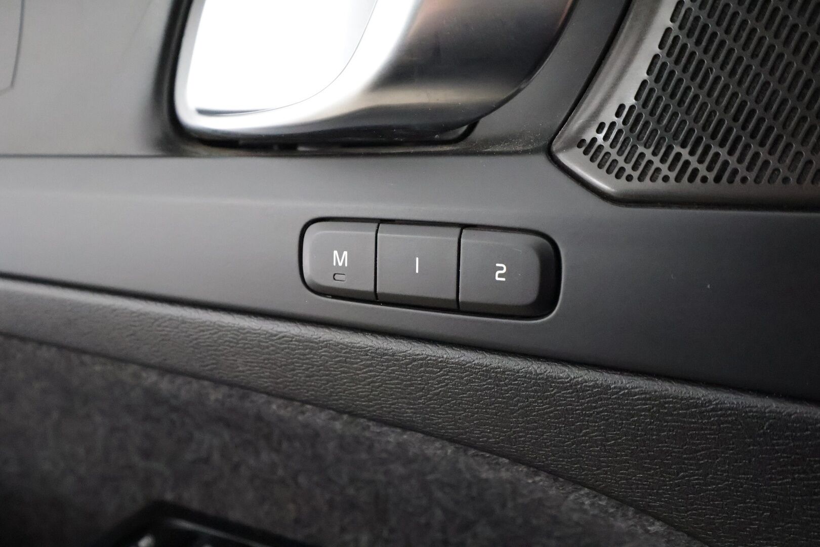 Volvo XC40 2024 T5 TwE Plus Bright aut - | ACC | Webasto | Koukku | H/K | P.Kamera | Muistipenkki | LED | Sporttinahat | Keyless | Apple&Android | suomi-auto | Kahdet Renkaat | Merkkihuollettu |
