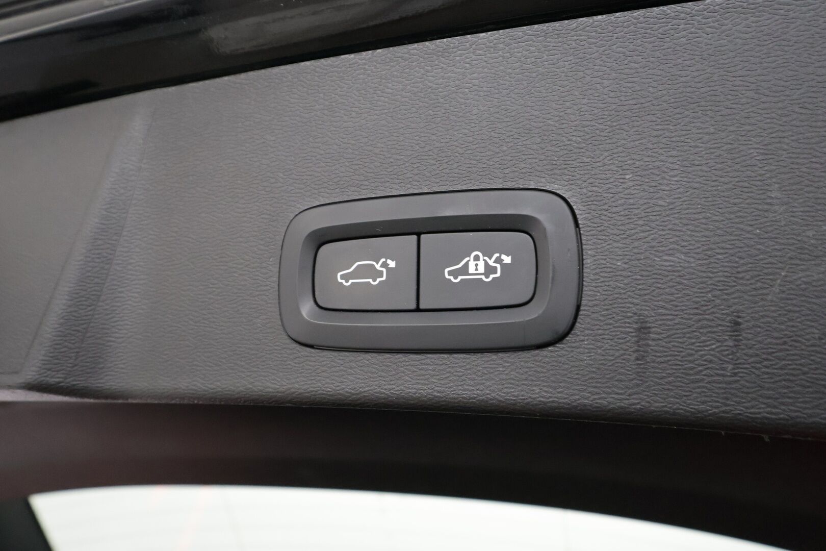 Volvo XC40 2024 T5 TwE Plus Bright aut - | ACC | Webasto | Koukku | H/K | P.Kamera | Muistipenkki | LED | Sporttinahat | Keyless | Apple&Android | suomi-auto | Kahdet Renkaat | Merkkihuollettu |