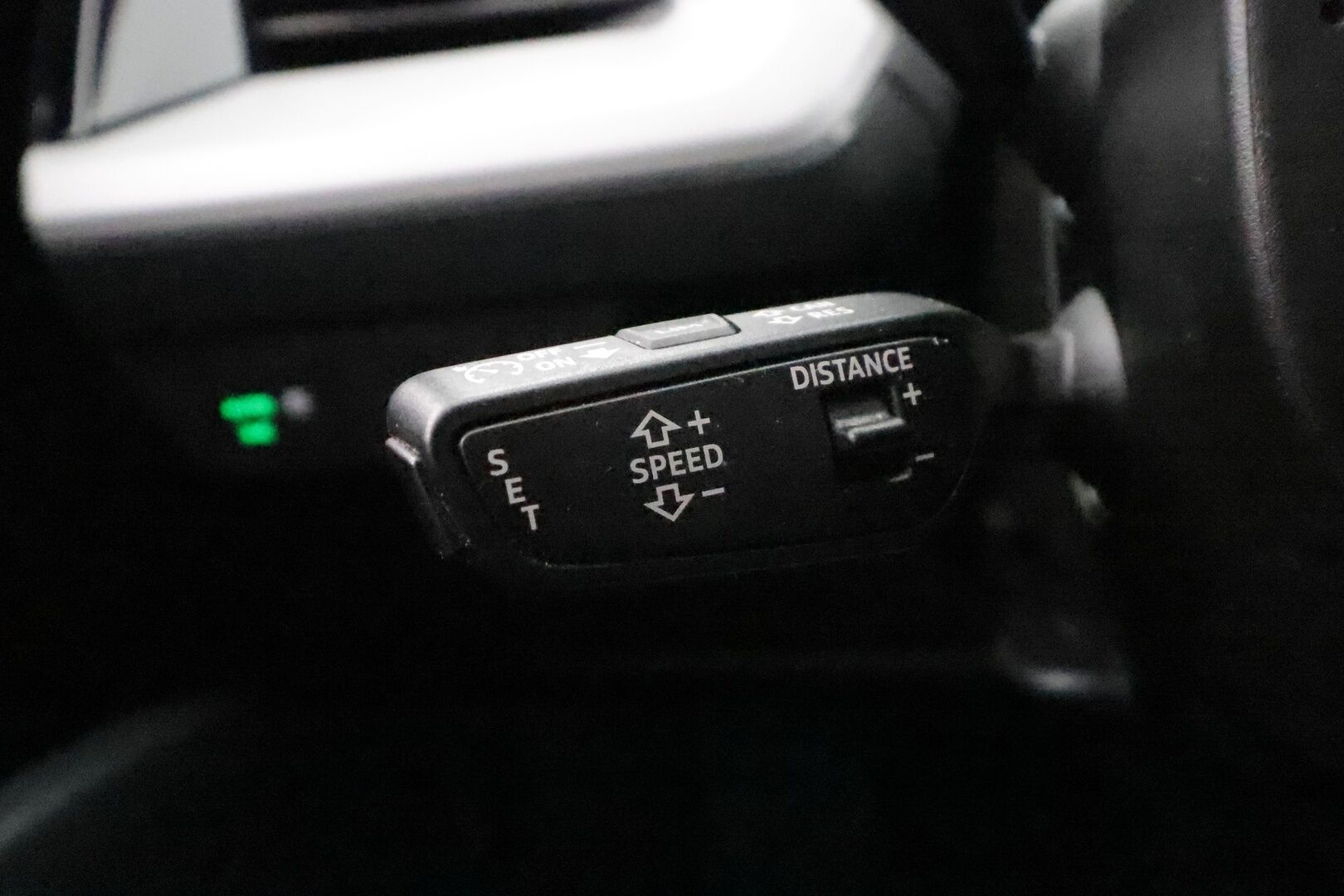 Audi Q4 e-tron 2023 40 e-tron - | ACC | ILP | Koukku | SONOS | Sporttipenkit | P.kamera | Digimittaristo | Kaistavahti | Pre Sense | LED | 1.om suomiauto | 2x renkaat aluin | ALV | 