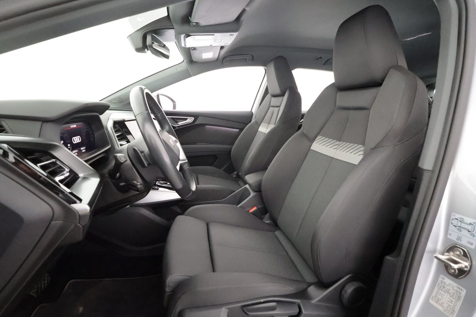 Audi Q4 e-tron 2023 50 e-tron quattro - 1OM Suomiauto | Koukku | Sonos Audio | HUD | ACC | Matrix LED | Sporttipenkit | Merkkihuollettu | Navi | Akuston esilämmitys | Huippuvarusteet!