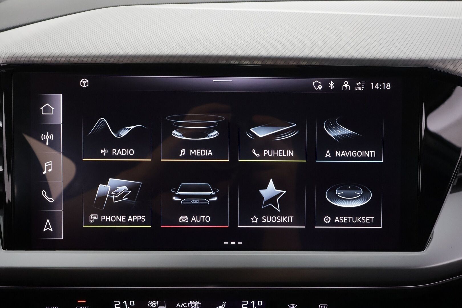 Audi Q4 e-tron 2023 50 e-tron quattro - 1OM Suomiauto | Koukku | Sonos Audio | HUD | ACC | Matrix LED | Sporttipenkit | Merkkihuollettu | Navi | Akuston esilämmitys | Huippuvarusteet!
