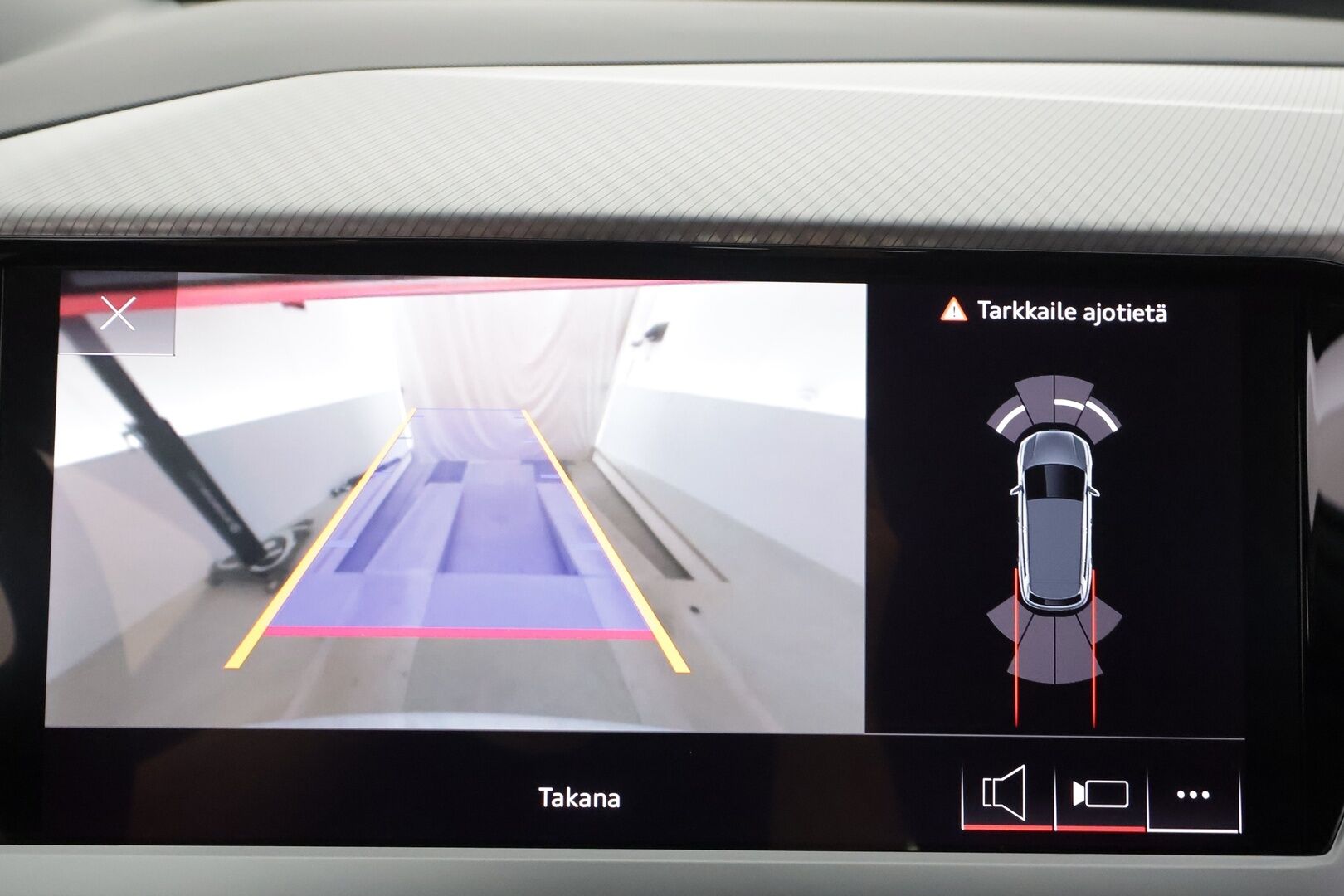 Audi Q4 e-tron 2023 50 e-tron quattro - 1OM Suomiauto | Koukku | Sonos Audio | HUD | ACC | Matrix LED | Sporttipenkit | Merkkihuollettu | Navi | Akuston esilämmitys | Huippuvarusteet!
