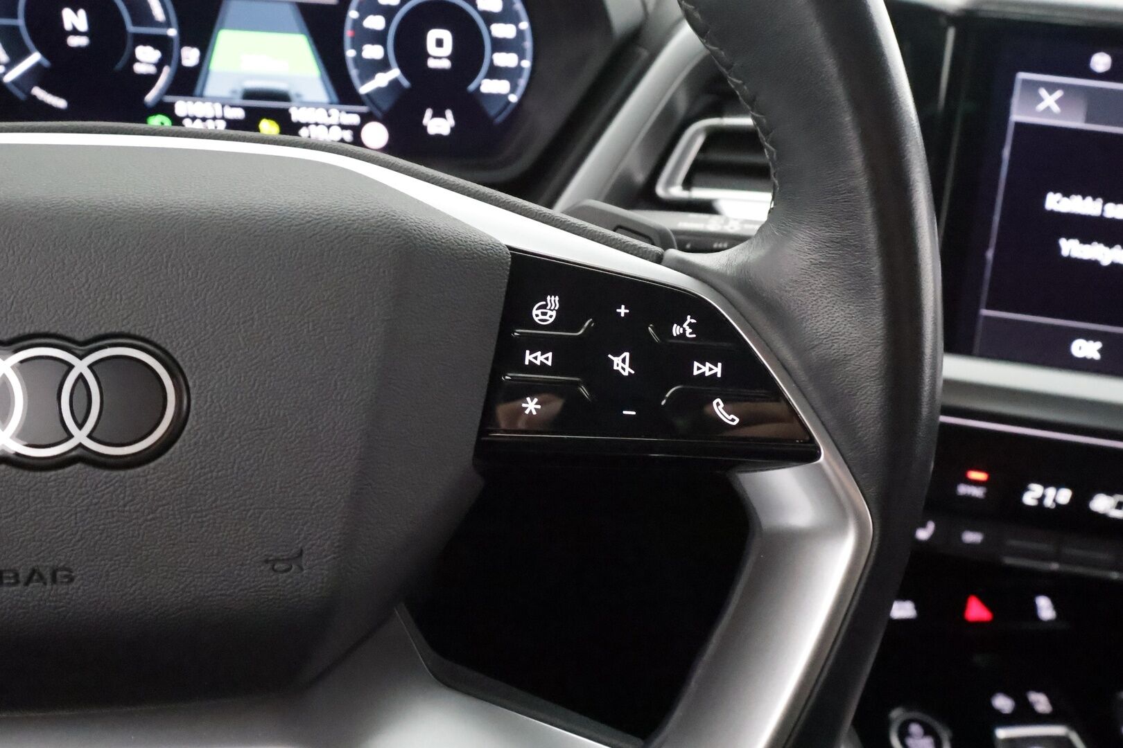 Audi Q4 e-tron 2023 50 e-tron quattro - 1OM Suomiauto | Koukku | Sonos Audio | HUD | ACC | Matrix LED | Sporttipenkit | Merkkihuollettu | Navi | Akuston esilämmitys | Huippuvarusteet!