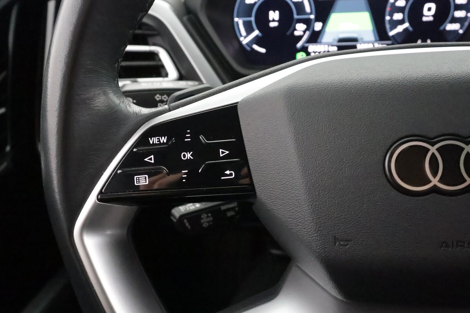 Audi Q4 e-tron 2023 50 e-tron quattro - 1OM Suomiauto | Koukku | Sonos Audio | HUD | ACC | Matrix LED | Sporttipenkit | Merkkihuollettu | Navi | Akuston esilämmitys | Huippuvarusteet!