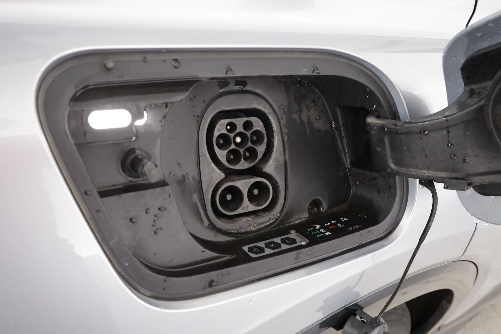 Audi Q4 e-tron 2023 50 e-tron quattro - 1OM Suomiauto | Koukku | Sonos Audio | HUD | ACC | Matrix LED | Sporttipenkit | Merkkihuollettu | Navi | Akuston esilämmitys | Huippuvarusteet!