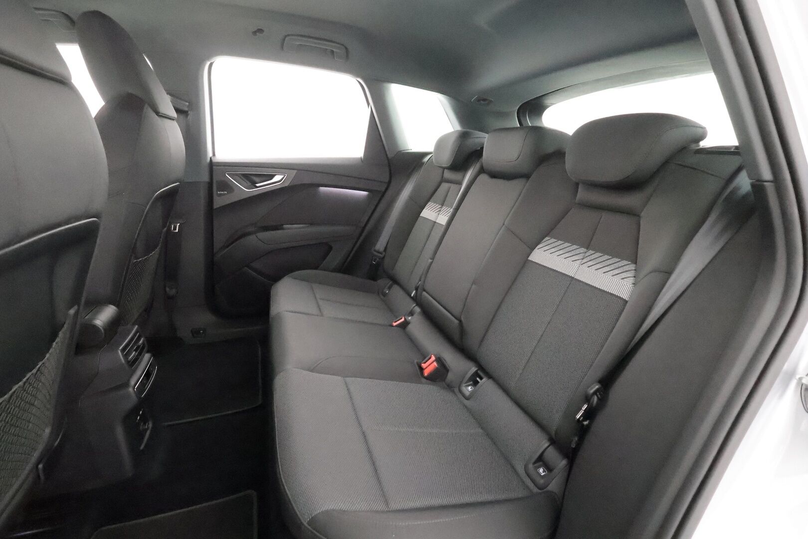 Audi Q4 e-tron 2023 50 e-tron quattro - 1OM Suomiauto | Koukku | Sonos Audio | HUD | ACC | Matrix LED | Sporttipenkit | Merkkihuollettu | Navi | Akuston esilämmitys | Huippuvarusteet!