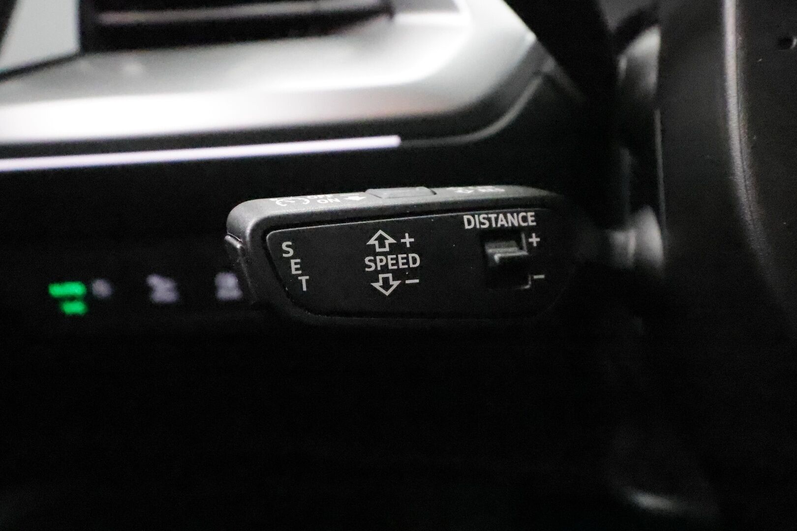 Audi Q4 e-tron 2023 50 e-tron quattro - 1OM Suomiauto | Koukku | Sonos Audio | HUD | ACC | Matrix LED | Sporttipenkit | Merkkihuollettu | Navi | Akuston esilämmitys | Huippuvarusteet!
