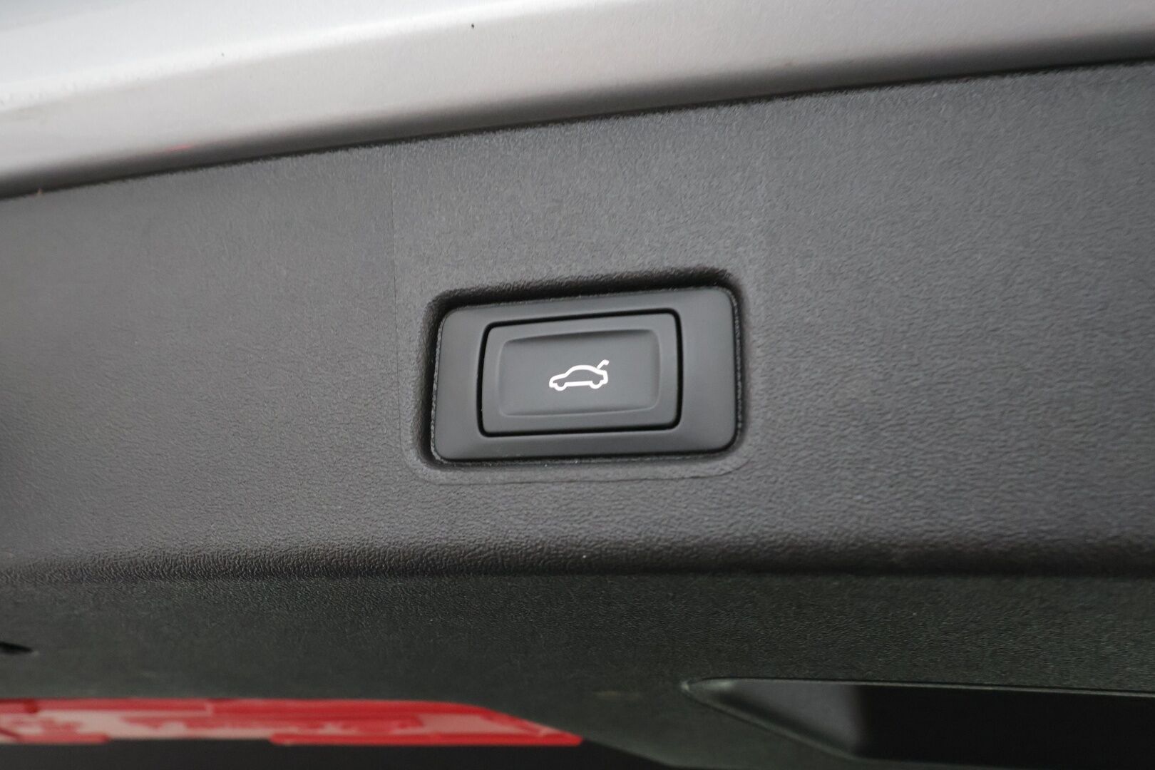 Audi Q4 e-tron 2023 50 e-tron quattro - 1OM Suomiauto | Koukku | Sonos Audio | HUD | ACC | Matrix LED | Sporttipenkit | Merkkihuollettu | Navi | Akuston esilämmitys | Huippuvarusteet!