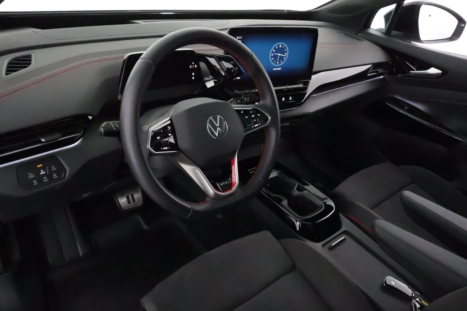 Volkswagen ID.5 2023 GTX Dual Motor AWD Business Max **Lämpöpumppu / Koukku / ACC / Matrix-LED / HUD / 360° / Hierovat Sportit Muistilla** - 3,99 % KORKOTARJOUS TÄHÄN AUTOON - 1-om Suomi-auto / Akku kuntotarkastettu / 2x Latauskaapelit / Kahdet Renkaat / **HUIPPU VARUSTEET**