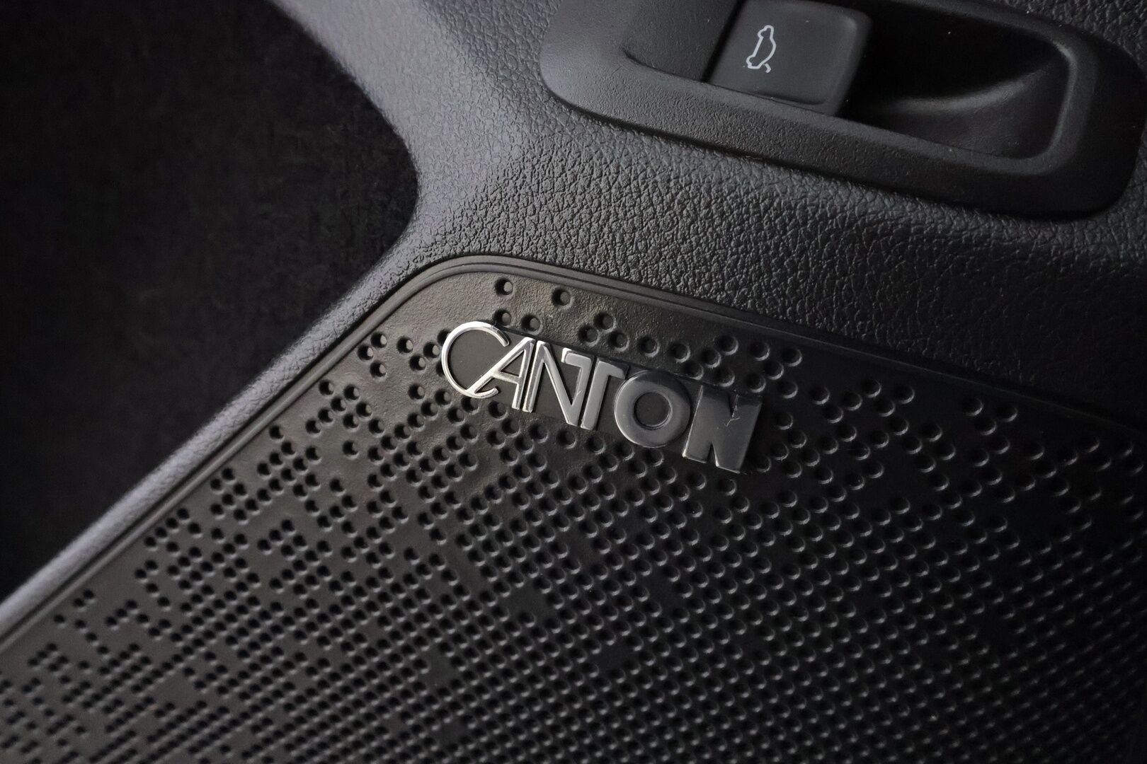 Skoda Enyaq 2023 Coupe 80x 4x4 RS iV * ACC / ILP / Hierova Muistipenkki / Matrix / Lasikatto / HUD / Canton / 360 / Koukku * - 2x Latauskaapelit / Akku kuntotarkastettu / Kahdet renkaat aluvanteilla