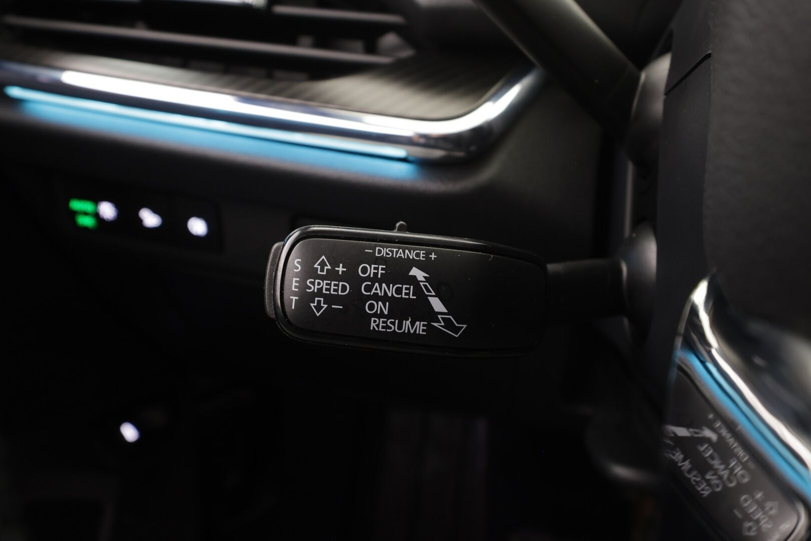 Skoda Enyaq 2023 Coupe 80x 4x4 RS iV * ACC / ILP / Hierova Muistipenkki / Matrix / Lasikatto / HUD / Canton / 360 / Koukku * - 2x Latauskaapelit / Akku kuntotarkastettu / Kahdet renkaat aluvanteilla