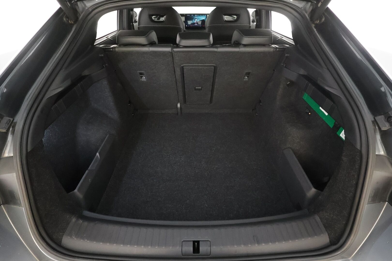 Skoda Enyaq 2023 Coupe 80x 4x4 RS iV * ACC / ILP / Hierova Muistipenkki / Matrix / Lasikatto / HUD / Canton / 360 / Koukku * - 2x Latauskaapelit / Akku kuntotarkastettu / Kahdet renkaat aluvanteilla