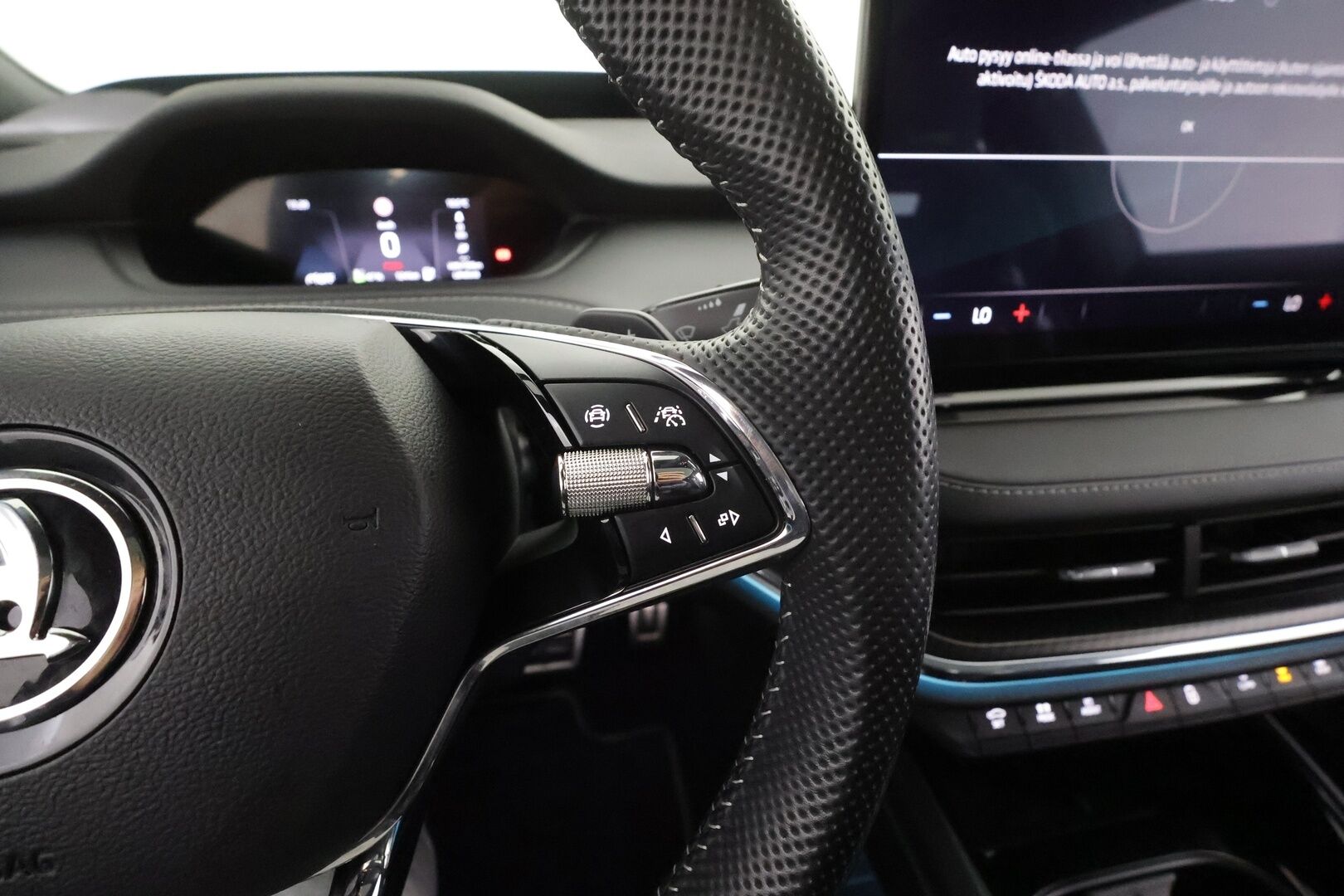 Skoda Enyaq 2023 Coupe 80x 4x4 RS iV * ACC / ILP / Hierova Muistipenkki / Matrix / Lasikatto / HUD / Canton / 360 / Koukku * - 2x Latauskaapelit / Akku kuntotarkastettu / Kahdet renkaat aluvanteilla