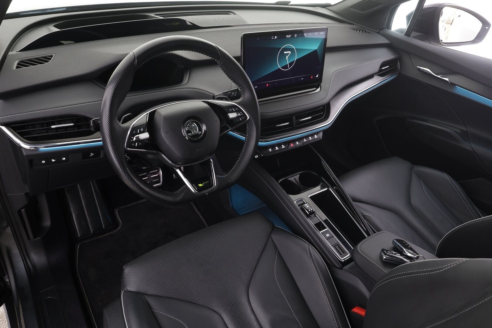 Skoda Enyaq 2023 Coupe 80x 4x4 RS iV * ACC / ILP / Hierova Muistipenkki / Matrix / Lasikatto / HUD / Canton / 360 / Koukku * - 2x Latauskaapelit / Akku kuntotarkastettu / Kahdet renkaat aluvanteilla