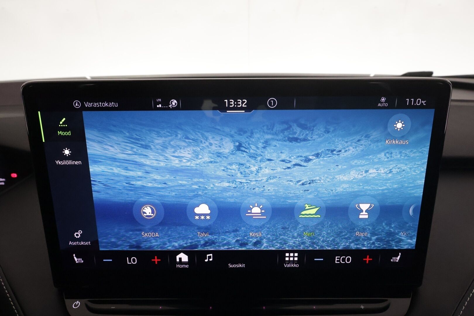 Skoda Enyaq 2023 Coupe 80x 4x4 RS iV * ACC / ILP / Hierova Muistipenkki / Matrix / Lasikatto / HUD / Canton / 360 / Koukku * - 2x Latauskaapelit / Akku kuntotarkastettu / Kahdet renkaat aluvanteilla