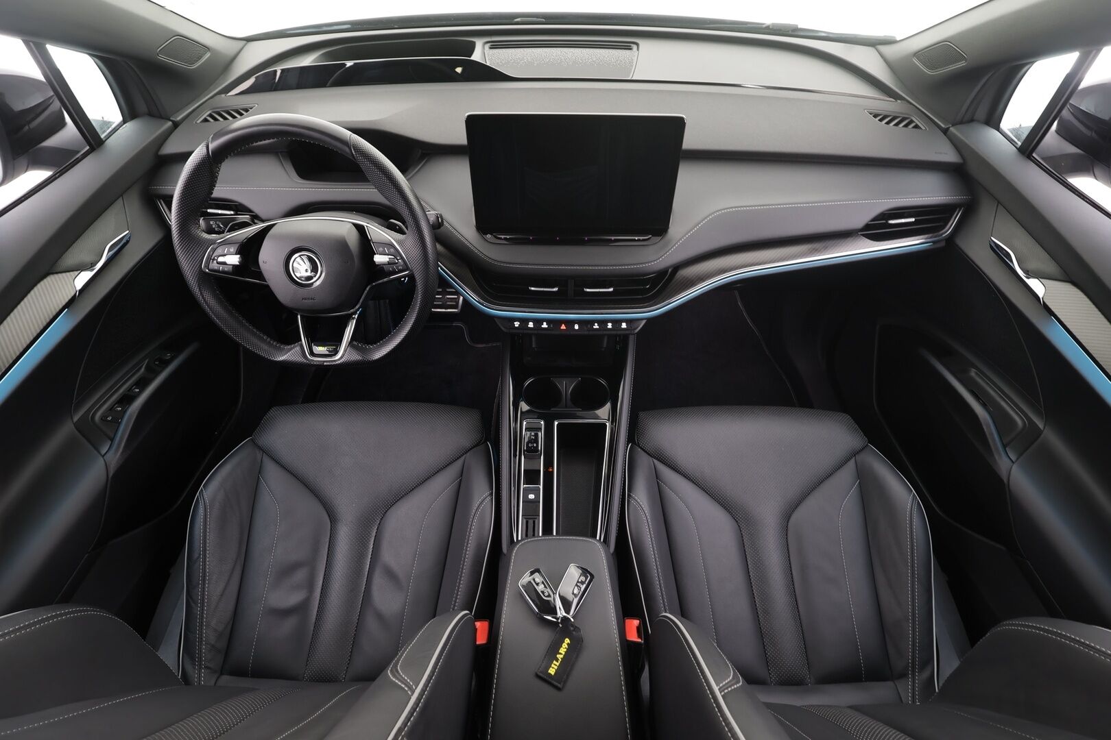 Skoda Enyaq 2023 Coupe 80x 4x4 RS iV * ACC / ILP / Hierova Muistipenkki / Matrix / Lasikatto / HUD / Canton / 360 / Koukku * - 2x Latauskaapelit / Akku kuntotarkastettu / Kahdet renkaat aluvanteilla