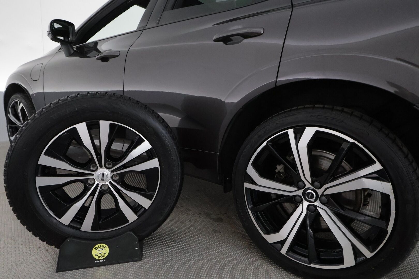 Volvo XC60 2022 T8 TwE AWD R-Design Edition aut **Panorama / Webasto / Koukku / ACC / H&K / LED / P.Kamera / Sporttipenkit Muistilla** - 3,99 % KORKOTARJOUS TÄHÄN AUTOON 7.9. ASTI! - Kahdet Renkaat / **KOVILLA KAMOILLA**