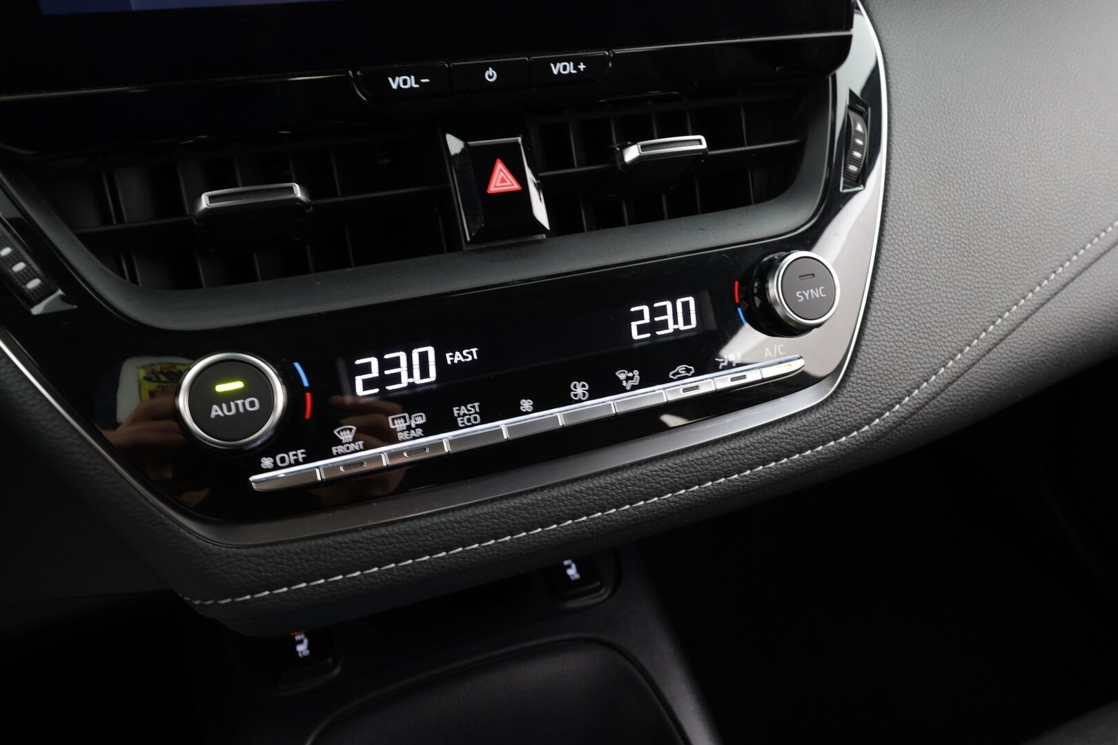 Toyota Corolla 2024 Touring Sports 1,8 Hybrid Active * ACC / LED / P.Kamera / Kaistavahti / Digimittaristo / Facelift * - 1-om Suomi-auto / Kahdet renkaat / Merkkihuollettu! - HULLU BLACKWEEK KORKOTARJOUS 2,49%