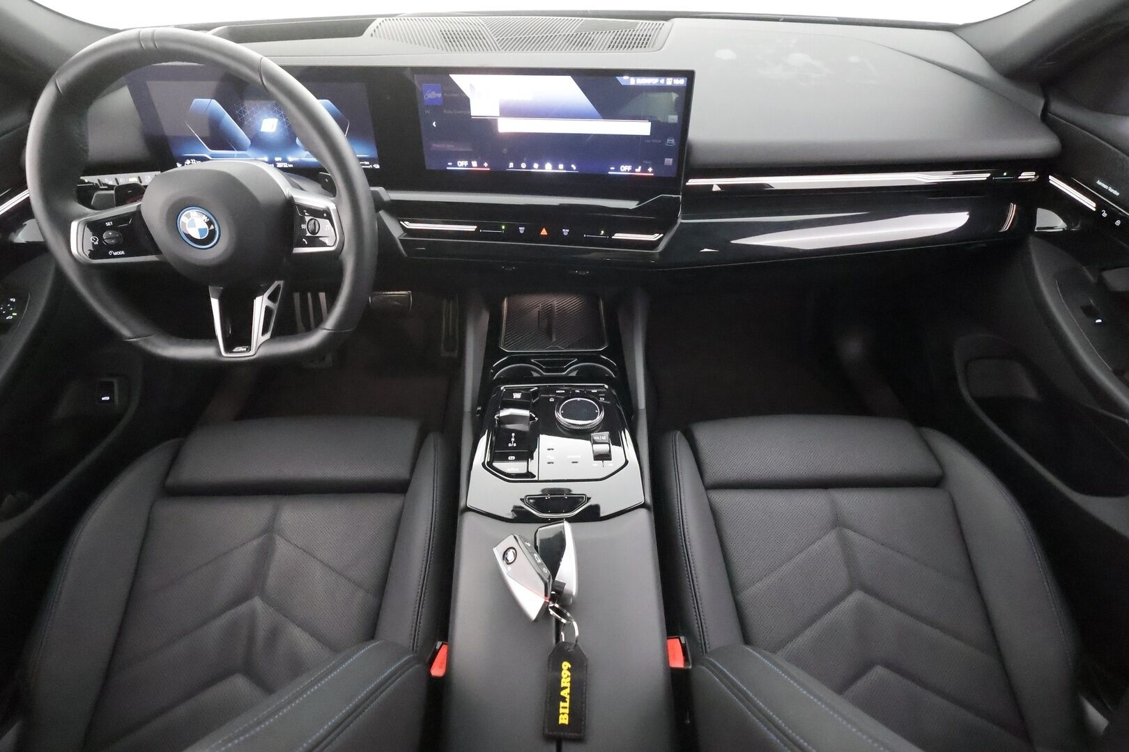 BMW 530 2024 G60 Sedan 530e A Charged Edition M Sport - | ACC | Akkukäyttöinen lisälämmitin | Harman/Kardon | HUD | 360° Kamera | Adapt. LED | Widescreen | Sporttinahat | Osasähköt | Urheilualusta | Suomi-auto | Kahdet Renkaat | Merkkihuollettu |