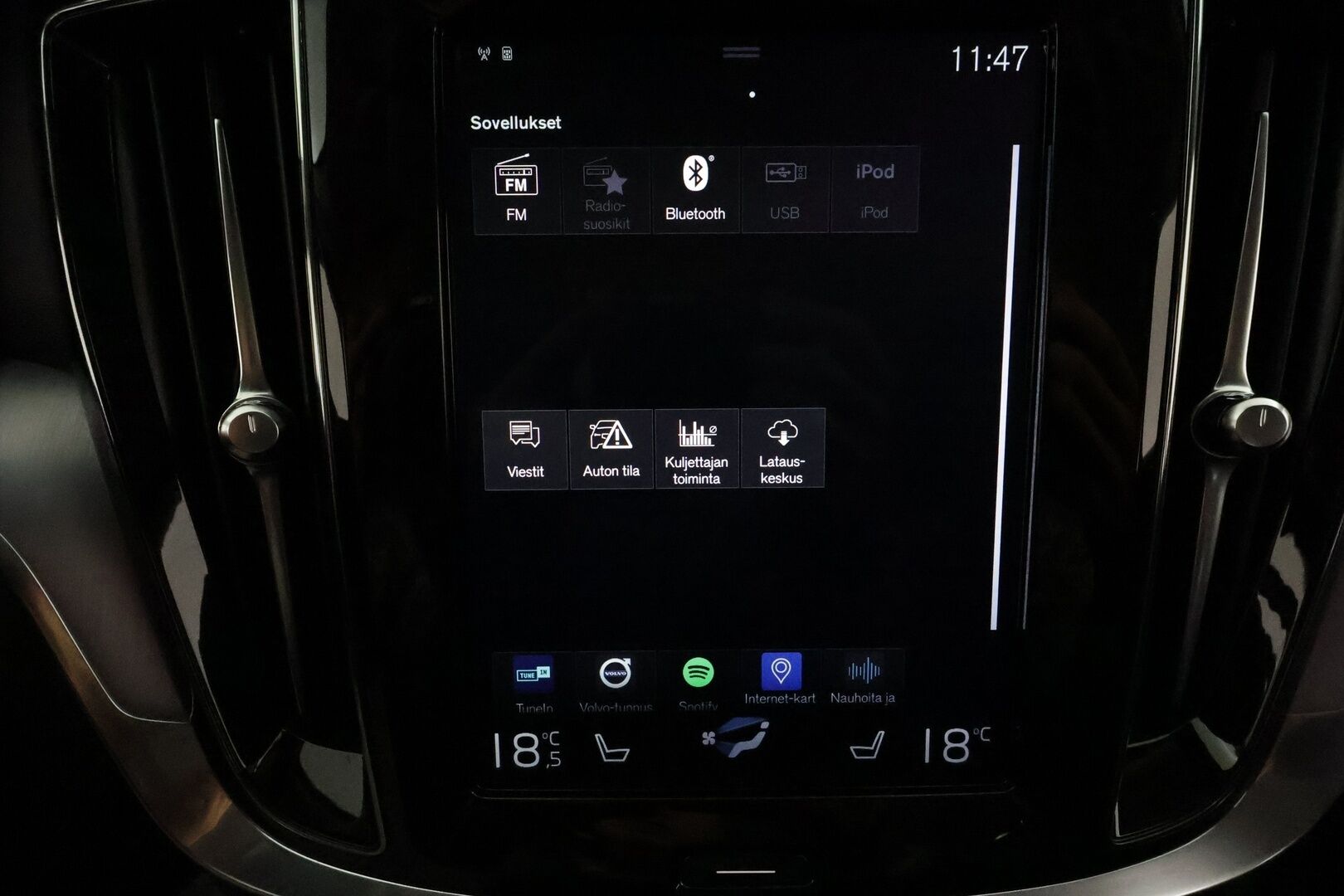 Volvo V60 2020 T6 TwE AWD Momentum aut **Webasto / Koukku / ACC / LED / P.Tutkat / Navi / Kaistavahti / KeylessGO** - 2x Latauskaapelit / Kahdet Renkaat 