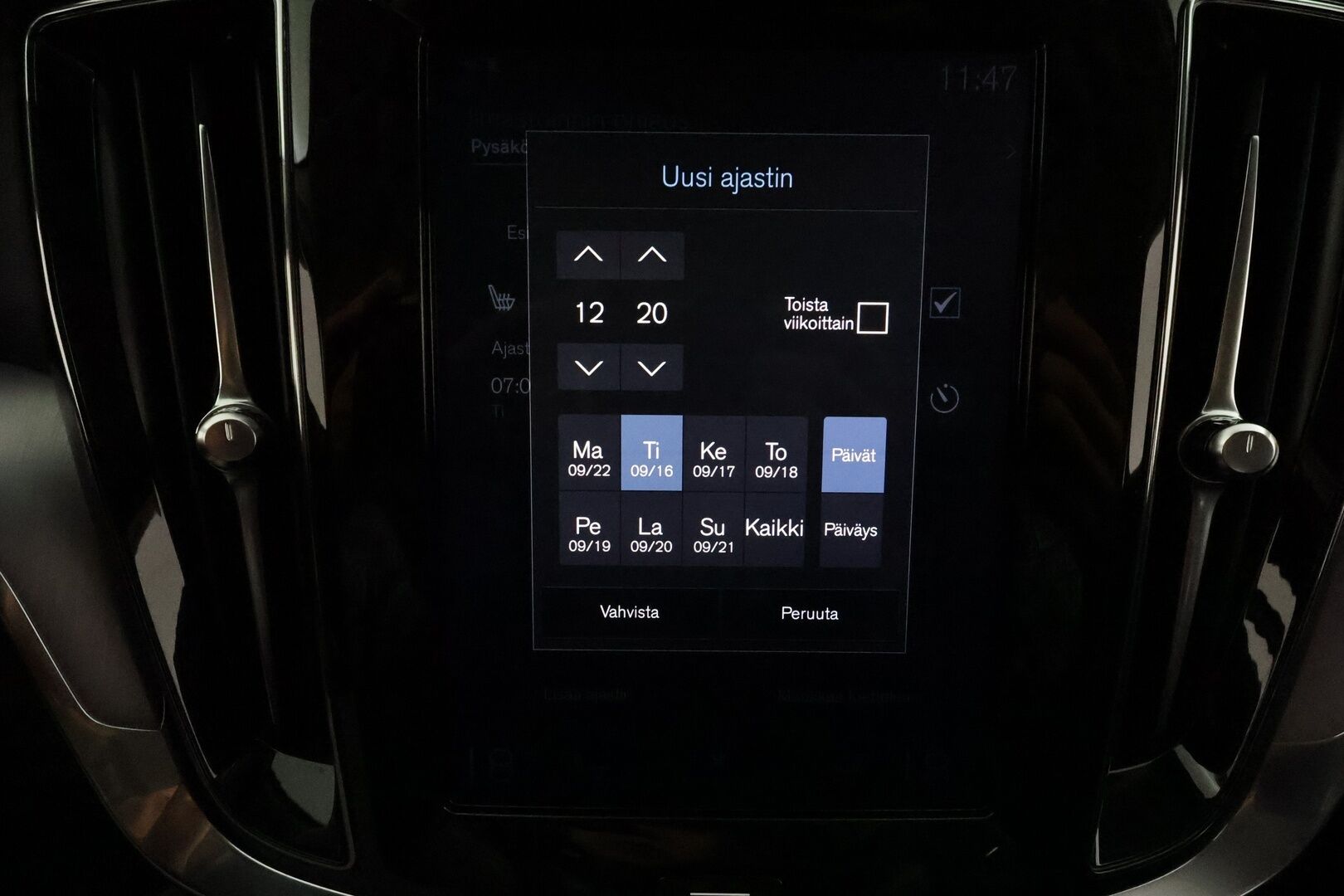 Volvo V60 2020 T6 TwE AWD Momentum aut **Webasto / Koukku / ACC / LED / P.Tutkat / Navi / Kaistavahti / KeylessGO** - 2x Latauskaapelit / Kahdet Renkaat 