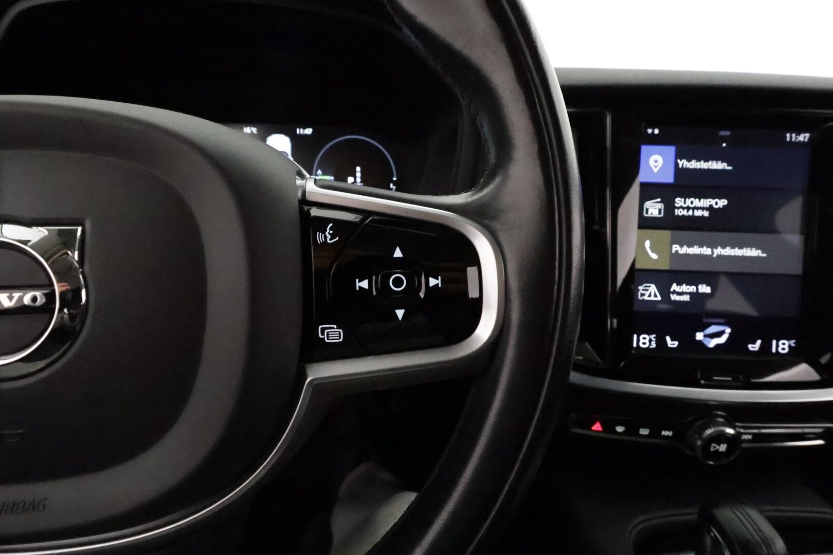 Volvo V60 2020 T6 TwE AWD Momentum aut **Webasto / Koukku / ACC / LED / P.Tutkat / Navi / Kaistavahti / KeylessGO** - 2x Latauskaapelit / Kahdet Renkaat 
