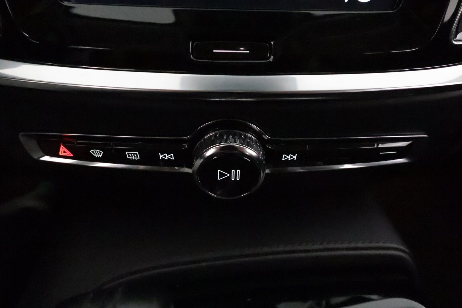 Volvo V60 2020 T6 TwE AWD Momentum aut **Webasto / Koukku / ACC / LED / P.Tutkat / Navi / Kaistavahti / KeylessGO** - 2x Latauskaapelit / Kahdet Renkaat 