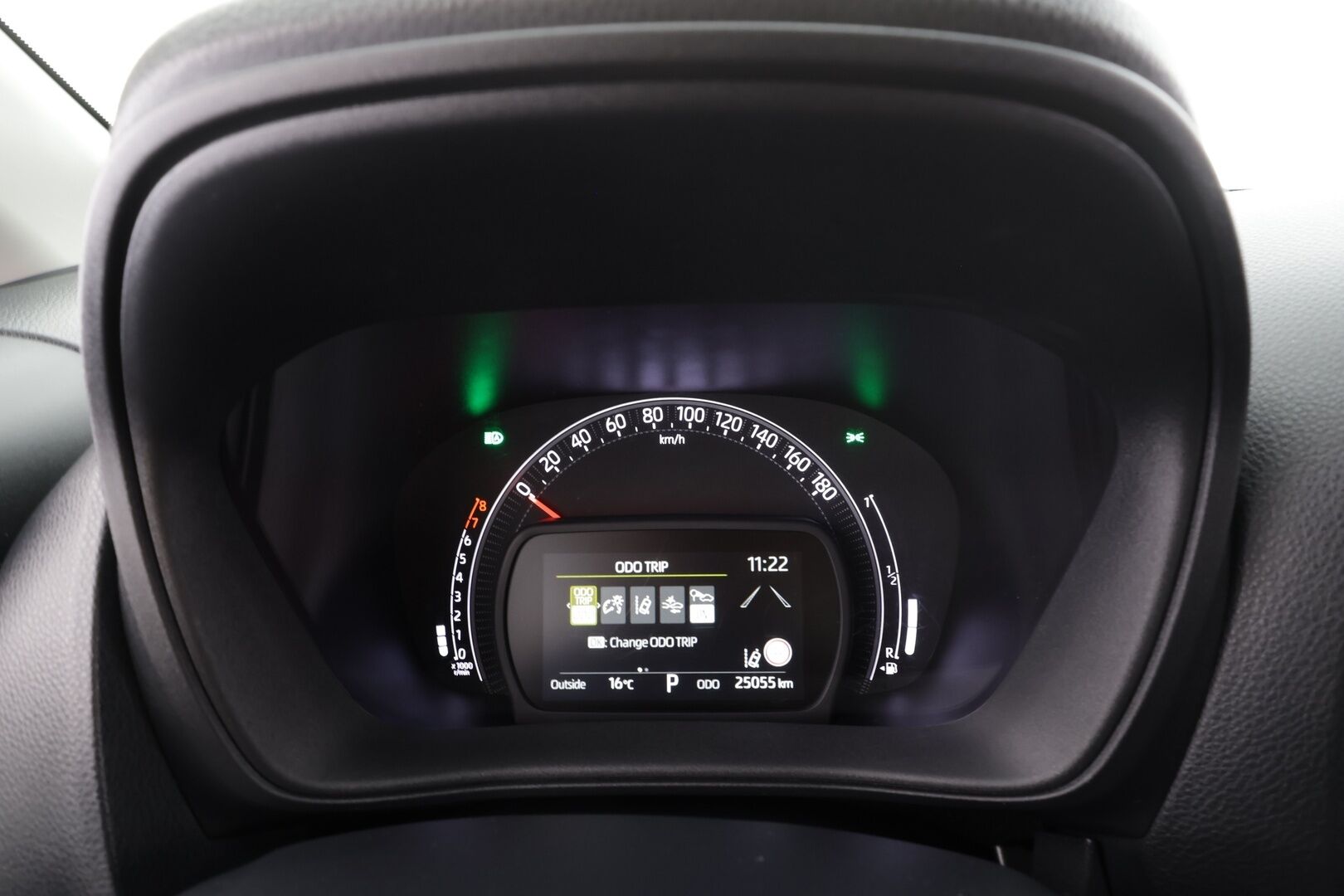 Toyota Aygo X 2024 1,0 VVT-i Play Edition Multidrive S * Suomi-auto / ACC / P.kamera / LED / Ratinlämmitin * - Kahdet renkaat aluvanteilla / Merkkihuollettu