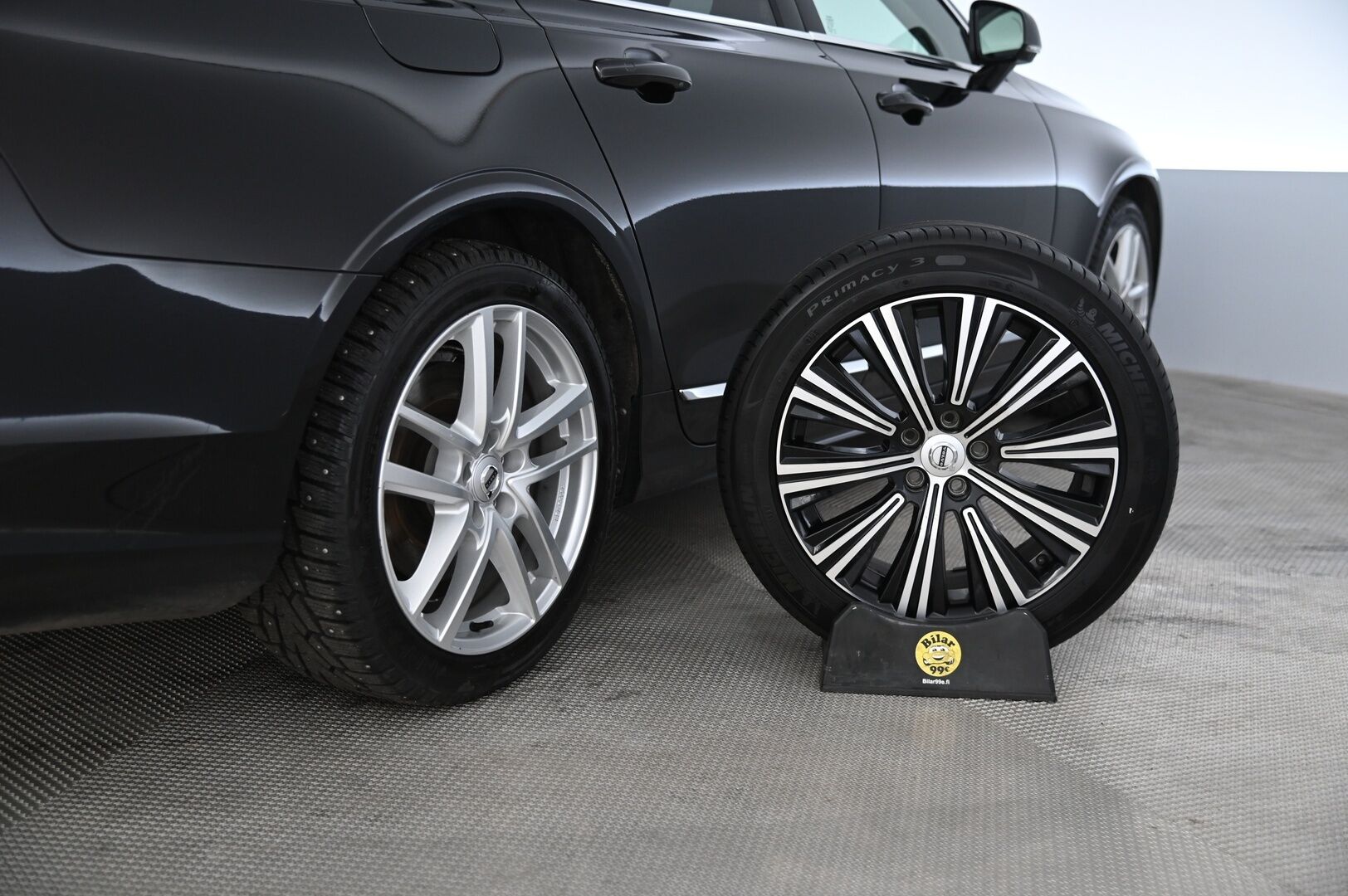 Volvo V90 2021 T6 TwE AWD Business Inscription Expression aut. * ACC / H&K / Webasto / Pilot assist / Kessy / Kamera / Apple&Android / Koukku * - Lämpöratti / Penkinlämmitys edessä ja takana / Hybridi akusto uusittu 10/2025 / Hyvät nastarenkaat / Navi / Sähkökontti