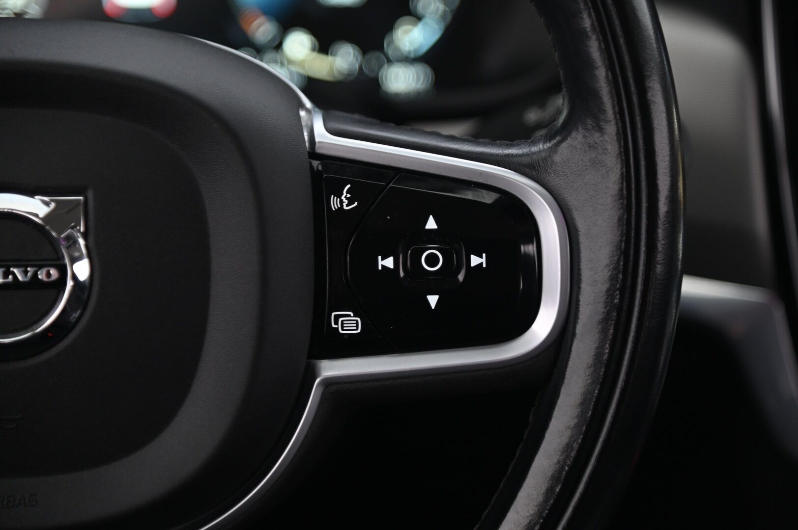 Volvo V90 2021 T6 TwE AWD Business Inscription Expression aut. * ACC / H&K / Webasto / Pilot assist / Kessy / Kamera / Apple&Android / Koukku * - Lämpöratti / Penkinlämmitys edessä ja takana / Hybridi akusto uusittu 10/2025 / Hyvät nastarenkaat / Navi / Sähkökontti