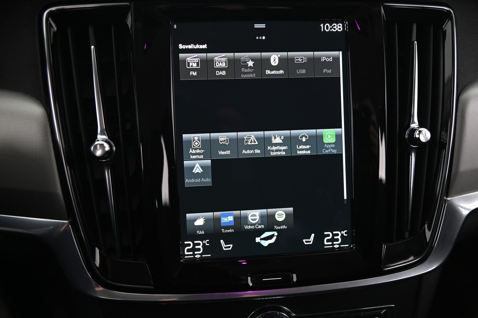 Volvo V90 2021 T6 TwE AWD Business Inscription Expression aut. * ACC / H&K / Webasto / Pilot assist / Kessy / Kamera / Apple&Android / Koukku * - Lämpöratti / Penkinlämmitys edessä ja takana / Hybridi akusto uusittu 10/2025 / Hyvät nastarenkaat / Navi / Sähkökontti - Osta nyt, maksa vasta ensi vuonna