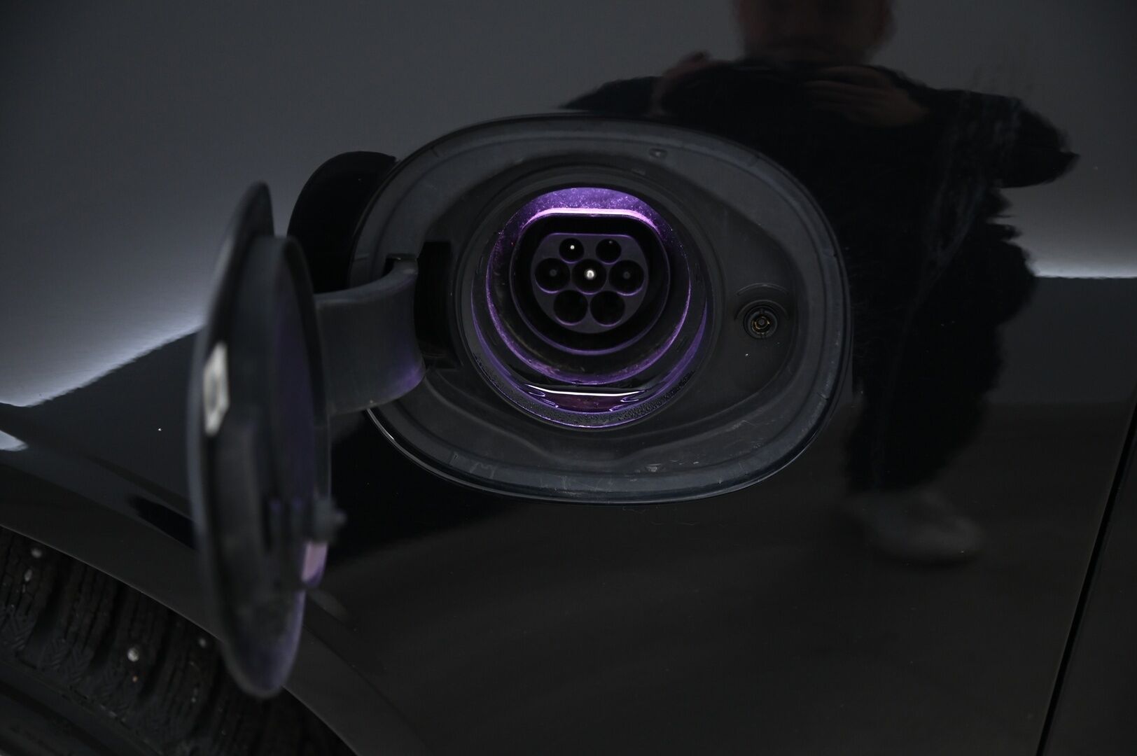 Volvo V90 2021 T6 TwE AWD Business Inscription Expression aut. * ACC / H&K / Webasto / Pilot assist / Kessy / Kamera / Apple&Android / Koukku * - Lämpöratti / Penkinlämmitys edessä ja takana / Hybridi akusto uusittu 10/2025 / Hyvät nastarenkaat / Navi / Sähkökontti - Osta nyt, maksa vasta ensi vuonna