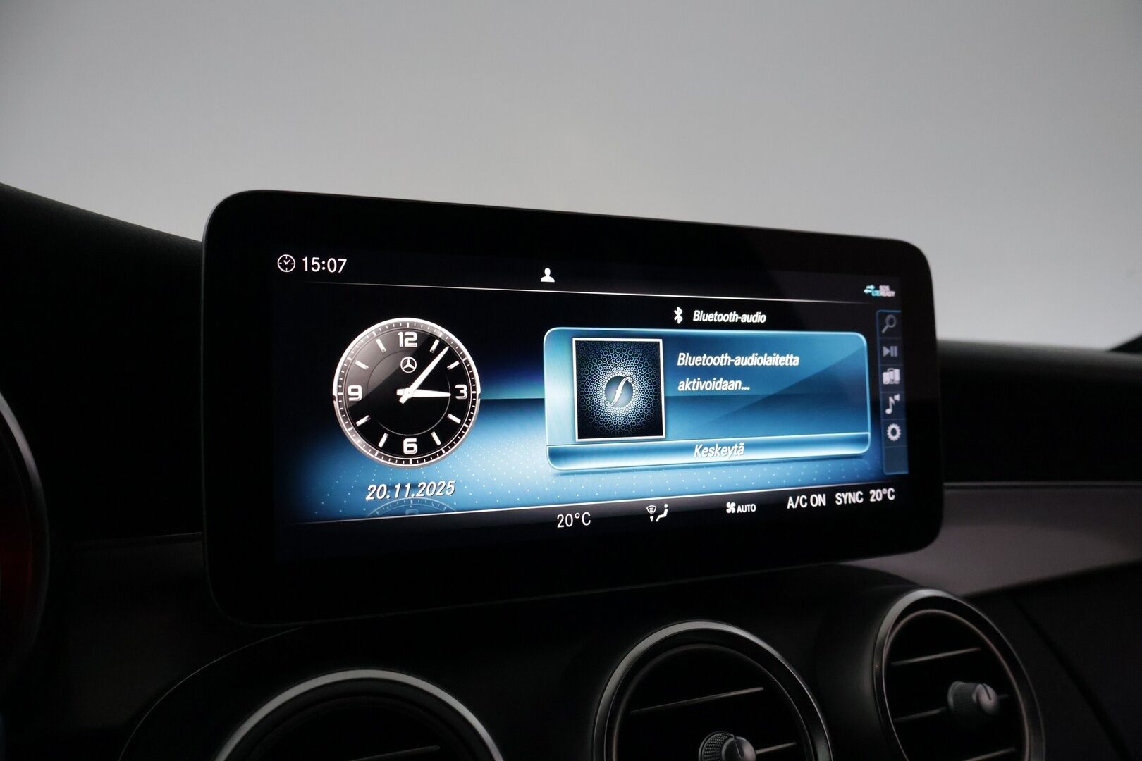 Mercedes-Benz C 2019 220 d A Business *DTR+ / Peruutuskamera / Vetokoukku / Comand-navi / Sporttipenkit / 2x Renkaat ja vanteet* - Huippukuntoiset talvirenkaat / Juuri huollettu / Facelift