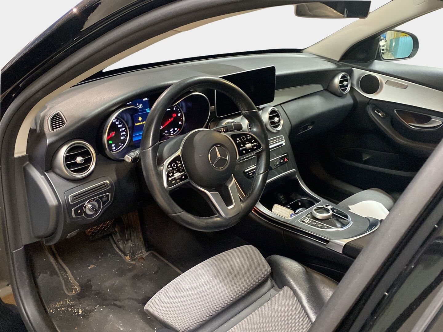 Mercedes-Benz C 2019 220 d A Business *DTR+ / Peruutuskamera / Vetokoukku / Comand-navi / Sporttipenkit / 2x Renkaat ja vanteet* - Huippukuntoiset talvirenkaat / Juuri huollettu / Facelift - Osta nyt, maksa vasta ensi vuonna