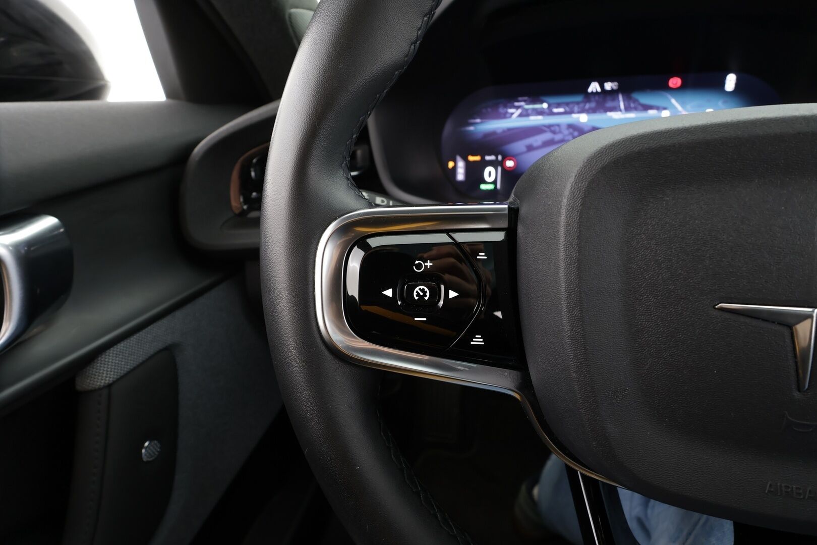 Polestar 2 2020 Long Range Dual Motor Performance 300kW * Pilot&Plus / ACC / Pixel-LED / H&K / 360° / Sportpenkki / Koukku / Navi * - Akku kuntotarkastettu / 2x Latauskaapelit / Kahdet renkaat - HULLUT JOULUT KORKOTARJOUS 2,49% 