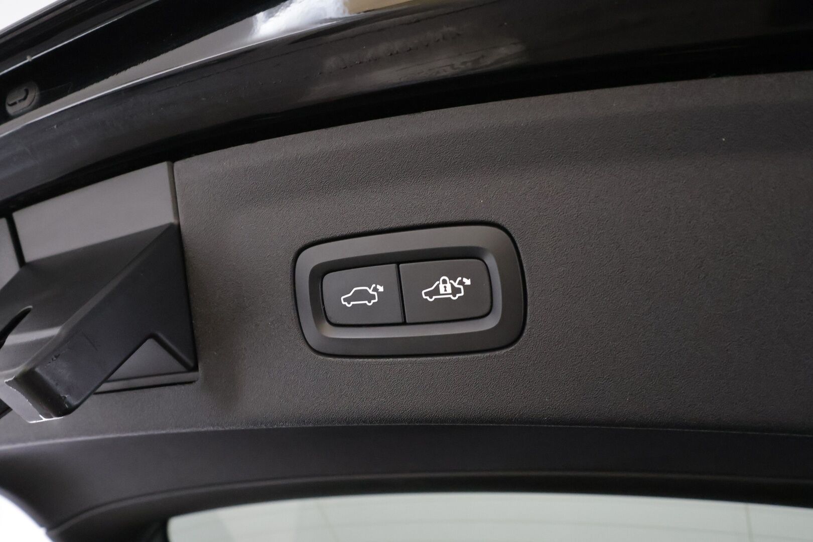 Polestar 2 2020 Long Range Dual Motor Performance 300kW * Pilot&Plus / ACC / Pixel-LED / H&K / 360° / Sportpenkki / Koukku / Navi * - Akku kuntotarkastettu / 2x Latauskaapelit / Kahdet renkaat - HULLUT JOULUT KORKOTARJOUS 2,49% 