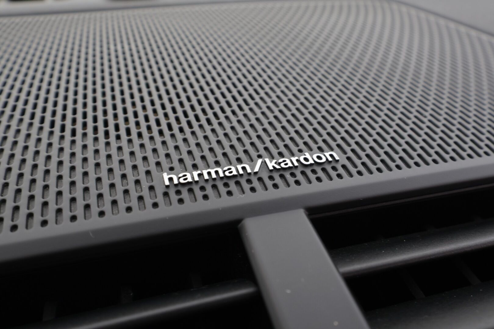 Polestar 2 2020 Long Range Dual Motor Performance 300kW * Pilot&Plus / ACC / Pixel-LED / H&K / 360° / Sportpenkki / Koukku / Navi * - Akku kuntotarkastettu / 2x Latauskaapelit / Kahdet renkaat - HULLUT JOULUT KORKOTARJOUS 2,49% 