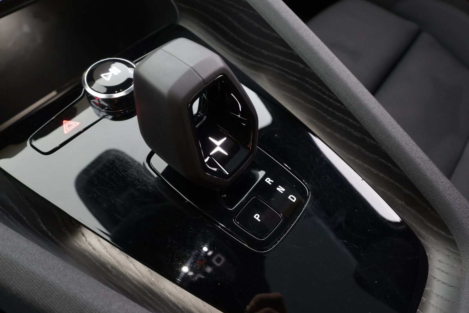 Polestar 2 2020 Long Range Dual Motor Performance 300kW * Pilot&Plus / ACC / Pixel-LED / H&K / 360° / Sportpenkki / Koukku / Navi * - Akku kuntotarkastettu / 2x Latauskaapelit / Kahdet renkaat - HULLUT JOULUT KORKOTARJOUS 2,49% 