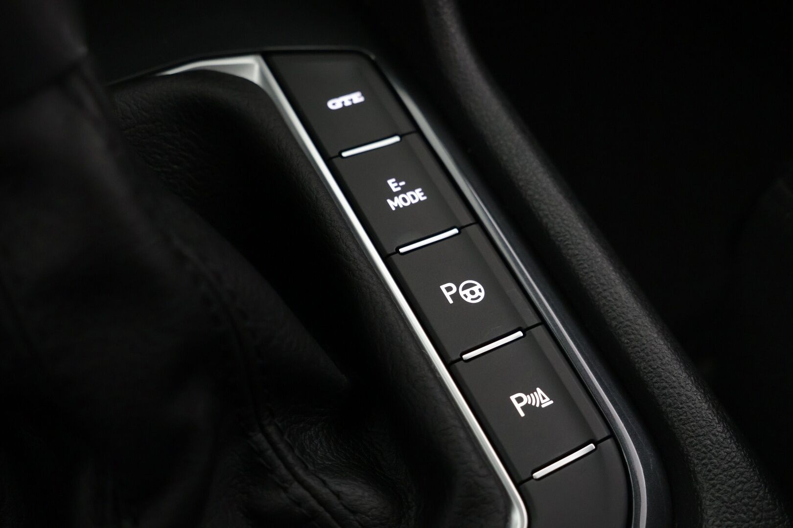 VOLKSWAGEN TIGUAN 2021 Style eHybrid 180 kW DSG-aut. - | Adapt.Vakkari | Hierovat Penkit | Digimittaristo | IQ-light | Kaistavahti | Peruutuskamera | Keyless | Sähköluukku | Vetokoukku |