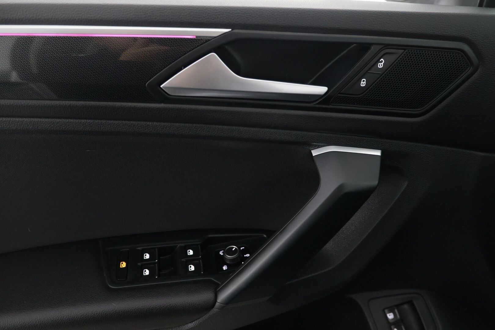 VOLKSWAGEN TIGUAN 2021 Style eHybrid 180 kW DSG-aut. - | Adapt.Vakkari | Hierovat Penkit | Digimittaristo | IQ-light | Kaistavahti | Peruutuskamera | Keyless | Sähköluukku | Vetokoukku |