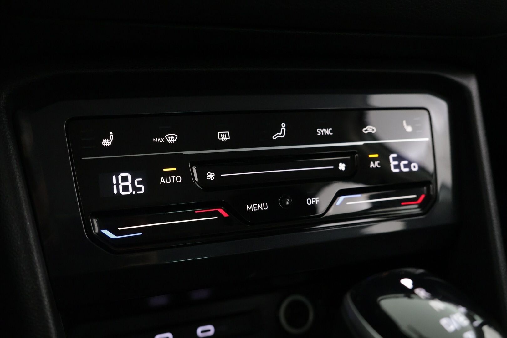 VOLKSWAGEN TIGUAN 2021 Style eHybrid 180 kW DSG-aut. - | Adapt.Vakkari | Hierovat Penkit | Digimittaristo | IQ-light | Kaistavahti | Peruutuskamera | Keyless | Sähköluukku | Vetokoukku |
