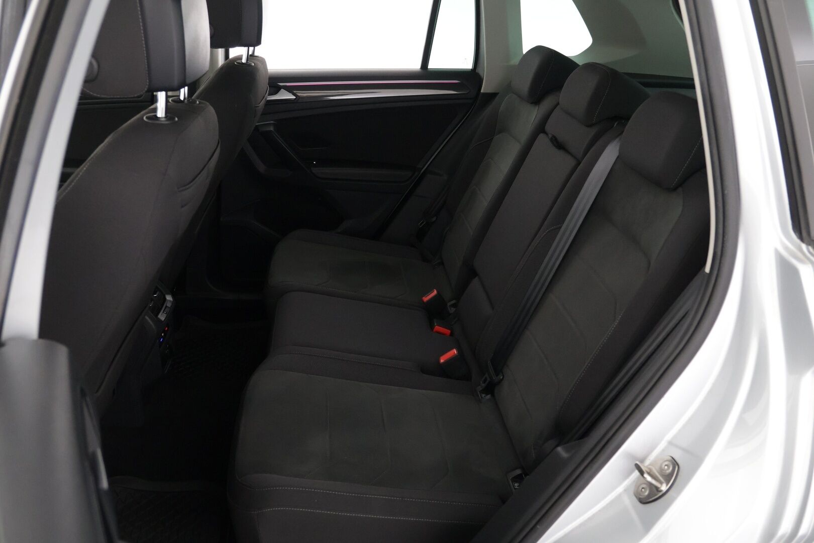 VOLKSWAGEN TIGUAN 2021 Style eHybrid 180 kW DSG-aut. - | Adapt.Vakkari | Hierovat Penkit | Digimittaristo | IQ-light | Kaistavahti | Peruutuskamera | Keyless | Sähköluukku | Vetokoukku |