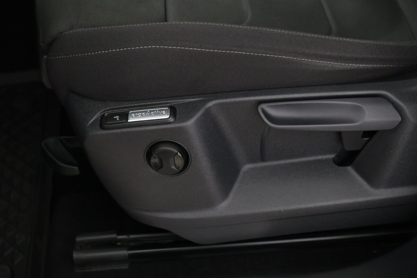 VOLKSWAGEN TIGUAN 2021 Style eHybrid 180 kW DSG-aut. - | Adapt.Vakkari | Hierovat Penkit | Digimittaristo | IQ-light | Kaistavahti | Peruutuskamera | Keyless | Sähköluukku | Vetokoukku |