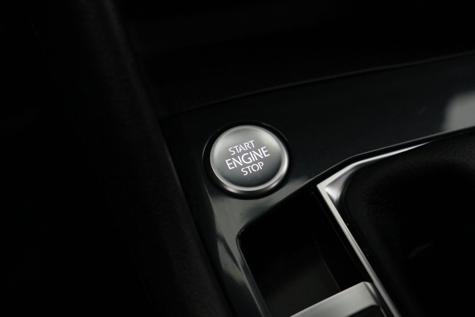 VOLKSWAGEN TIGUAN 2021 Style eHybrid 180 kW DSG-aut. - | Adapt.Vakkari | Hierovat Penkit | Digimittaristo | IQ-light | Kaistavahti | Peruutuskamera | Keyless | Sähköluukku | Vetokoukku |