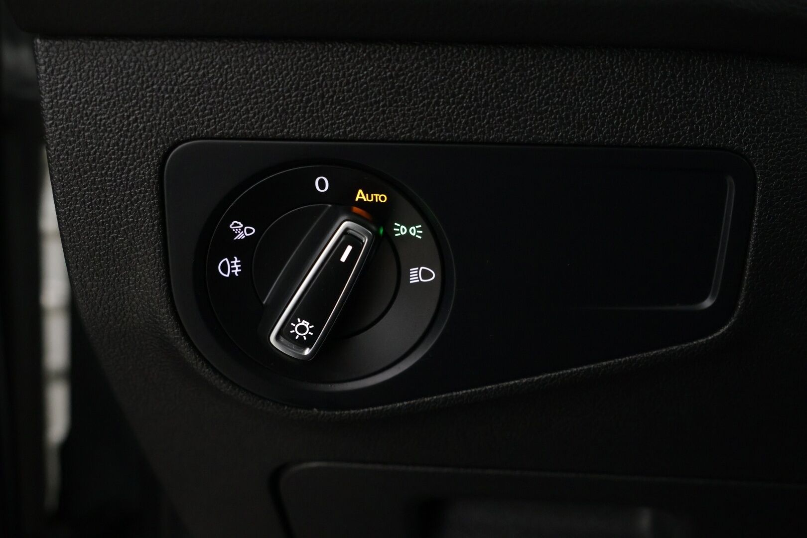 VOLKSWAGEN TIGUAN 2021 Style eHybrid 180 kW DSG-aut. - | Adapt.Vakkari | Hierovat Penkit | Digimittaristo | IQ-light | Kaistavahti | Peruutuskamera | Keyless | Sähköluukku | Vetokoukku |