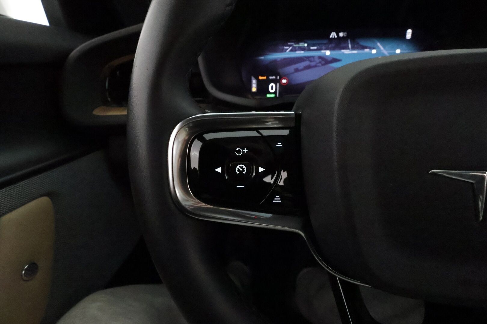 POLESTAR 2 2021 Long Range Dual Motor 300kW **Pilot&Plus / Koukku / Lasikatto / H&K / ACC / Pixel-LED / 360° / Ilmastoitu Muistipenkki** - 3,99 % KORKOTARJOUS TÄHÄN AUTOON 21.9. ASTI! - Sporttinahat / 2x Latauskaapelit / Kahdet Renkaat / **HARVINAINEN SISUSTA**
