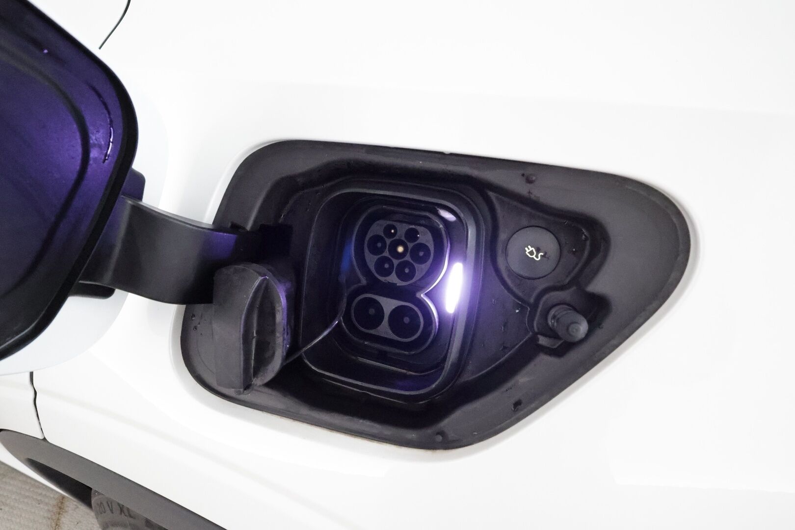 POLESTAR 2 2021 Long Range Dual Motor 300kW **Pilot&Plus / Koukku / Lasikatto / H&K / ACC / Pixel-LED / 360° / Ilmastoitu Muistipenkki** - 3,99 % KORKOTARJOUS TÄHÄN AUTOON 21.9. ASTI! - Sporttinahat / 2x Latauskaapelit / Kahdet Renkaat / **HARVINAINEN SISUSTA**