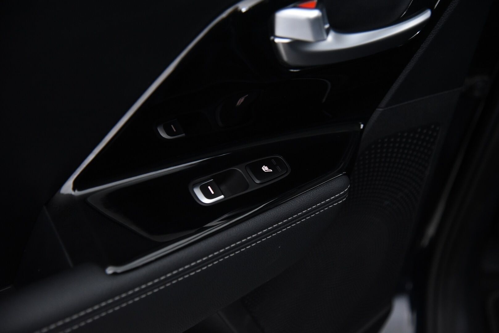 KIA NIRO 2019 EX 64 kWh 204 hv */ Adapt.Vakkari / Ilmastoidut Nahkapenkit / Peruutuskamera / JBL / Lämpöpumppu / KeylessGo / Muistipenkki / Juuri saapunut!*