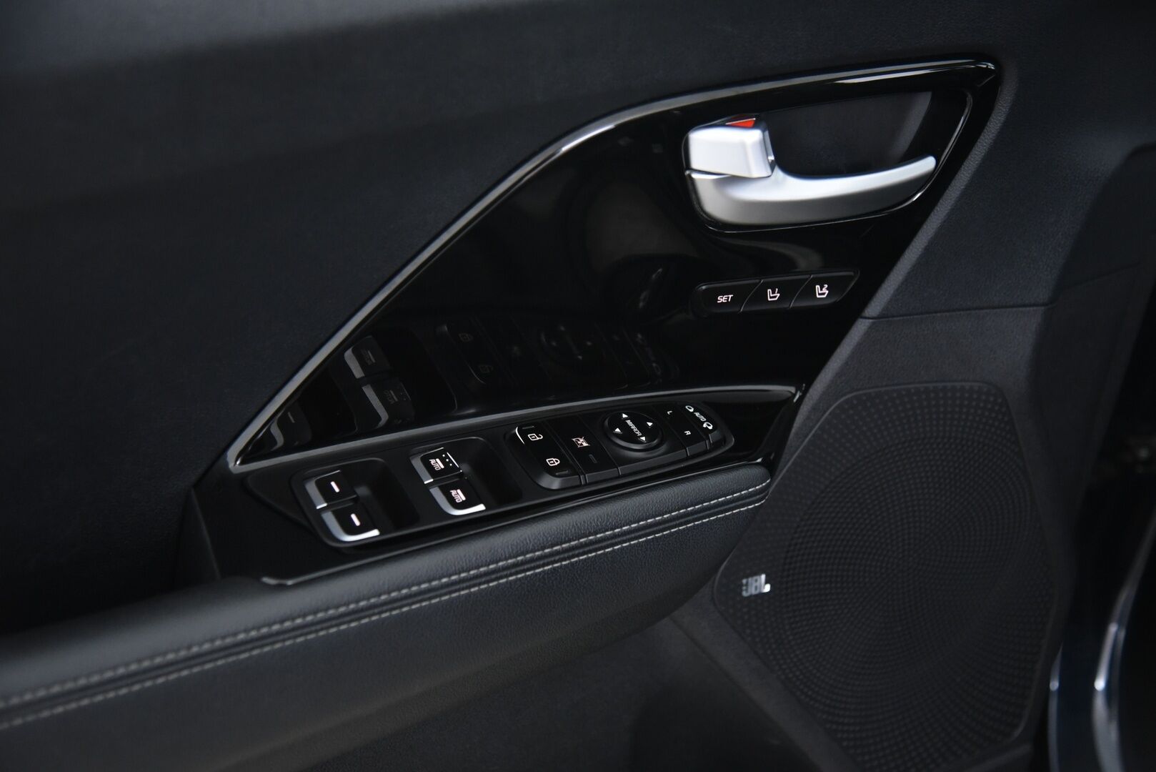 KIA NIRO 2019 EX 64 kWh 204 hv */ Adapt.Vakkari / Ilmastoidut Nahkapenkit / Peruutuskamera / JBL / Lämpöpumppu / KeylessGo / Muistipenkki / Juuri saapunut!*