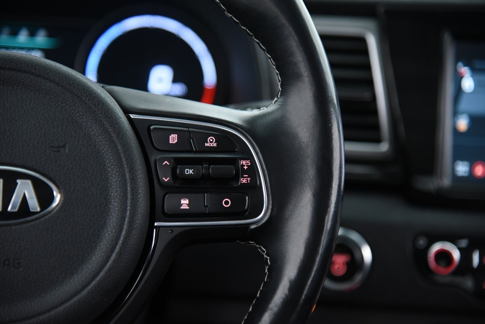 KIA NIRO 2019 EX 64 kWh 204 hv */ Adapt.Vakkari / Ilmastoidut Nahkapenkit / Peruutuskamera / JBL / Lämpöpumppu / KeylessGo / Muistipenkki / Juuri saapunut!*